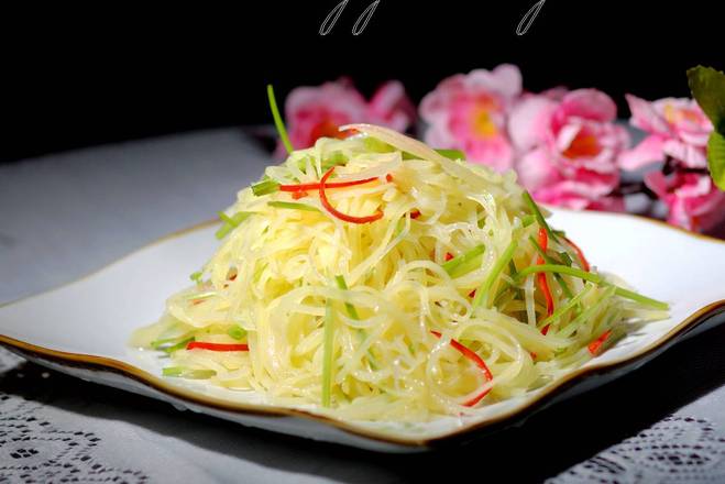 J18. Spicy Potato Salad With Chilli Oil 炝拌土豆丝